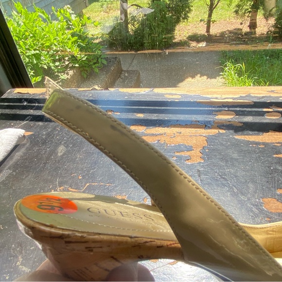 Guess Peep Toe Platform Sling Backs Beige Patent Leather Cork Spike Heels 9.5 - Picture 8 of 12